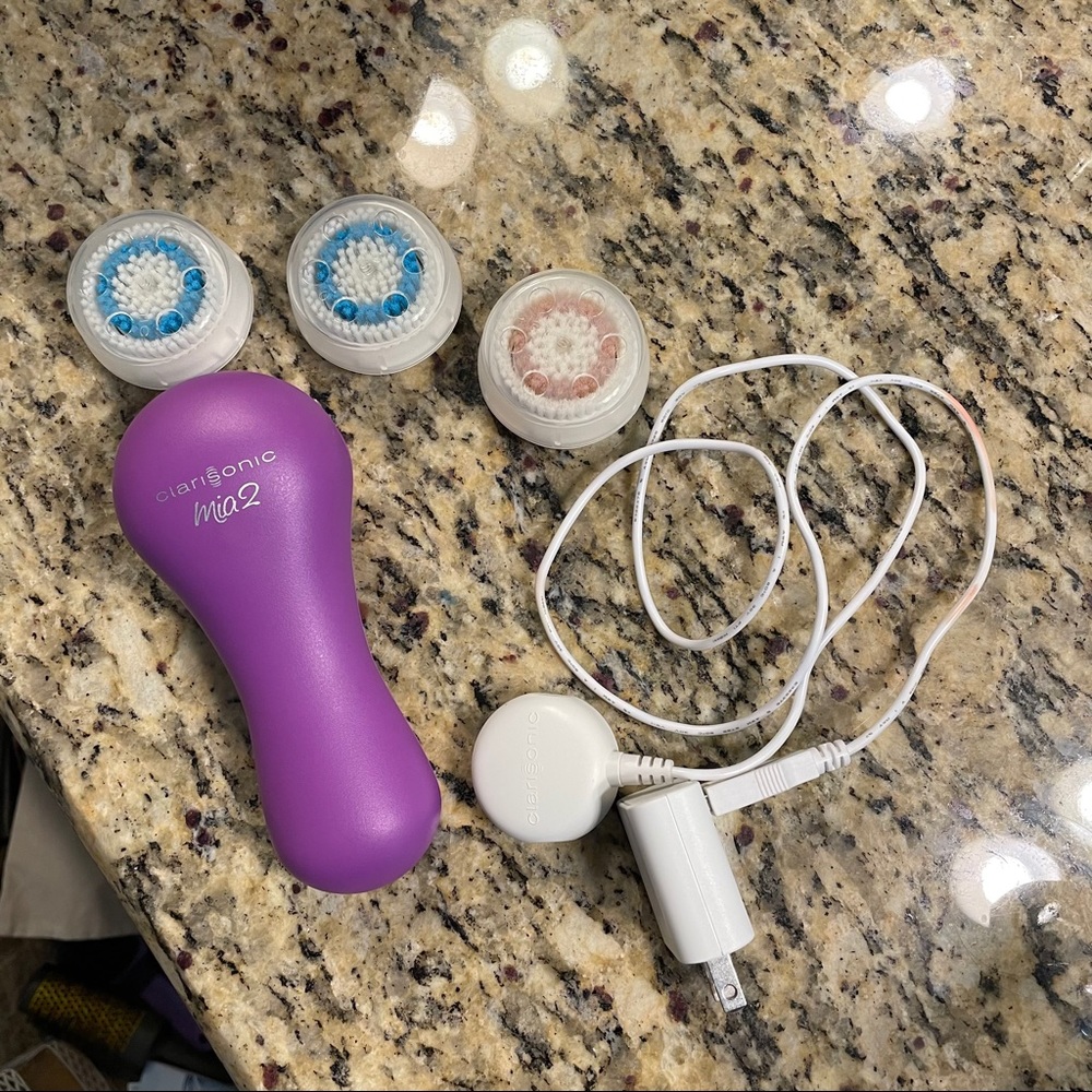 Clarisonic Mia 2 with 3 replacement brush heads